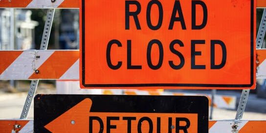DETOUR ROAD CLOSED